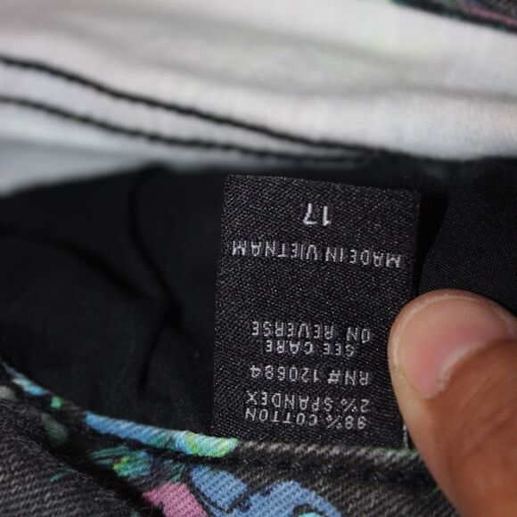 DISNEY Lilo & Stitch Short Women Size 17 - Picture 9 of 11